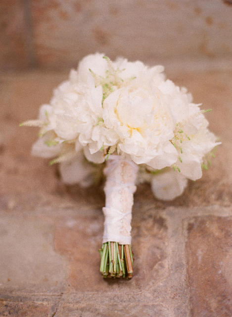 white peonie wedding bouquet, San Ysidro Ranch Wedding, Santa Barbara California, Elizabeth Messina photography elizabethmessina_1003