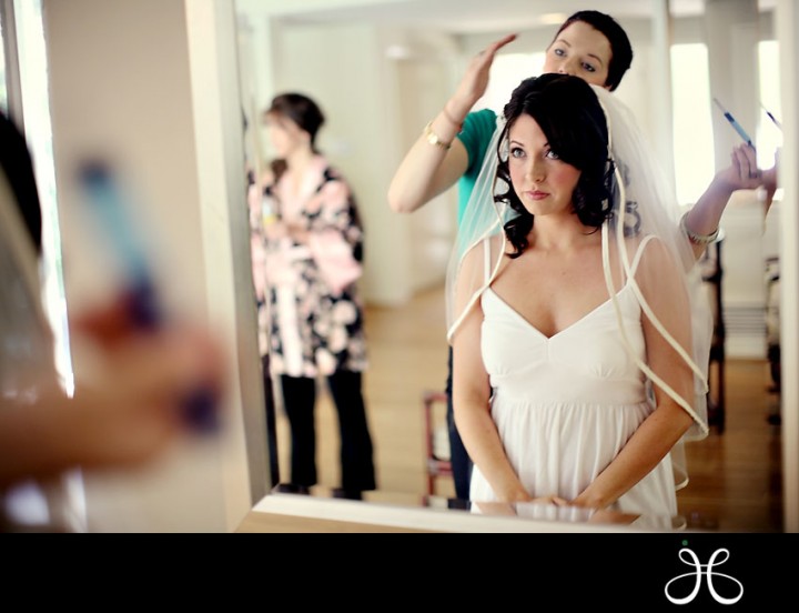 Bride getting ready Nicole Deanne2