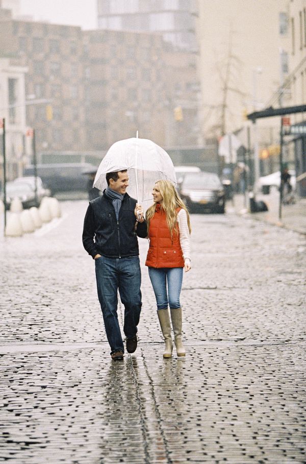 New York city engagement, rainy day engagement inspiration, tan wellies, clear umbrella, city engagement, orange vest 0008_JuliePaul_Engagement