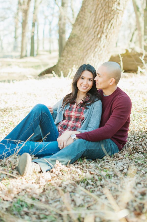 Outdoor engagement shoot, engagment shoot inspiration, what to wear during your engagement shoot, photos by Mariel Hannah, cozy outfit engagement shoot marielhannah-8419