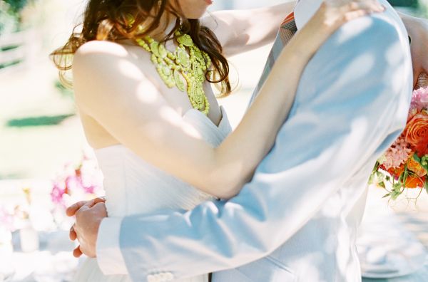 colorful wedding inspiration, neon statement necklace, colorful wedding bouquet, anemones, roses, strapless wedding dress, outdoor wedding inspiration, pastel groom suit neoncolorfulweddinginspiration (10)