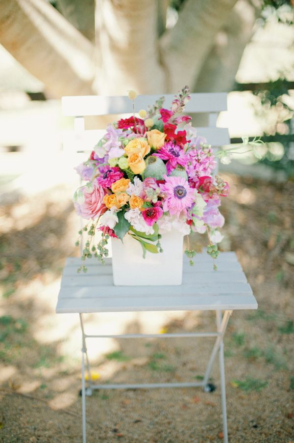 colorful wedding inspiration, anemones, roses, sweet peas, wedding bouquet, outdoor wedding inspiration neoncolorfulweddinginspiration (1)
