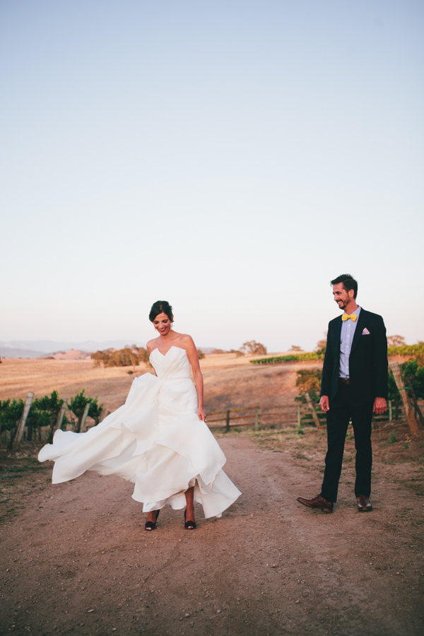 vineyard, bride and groom, happy, dance