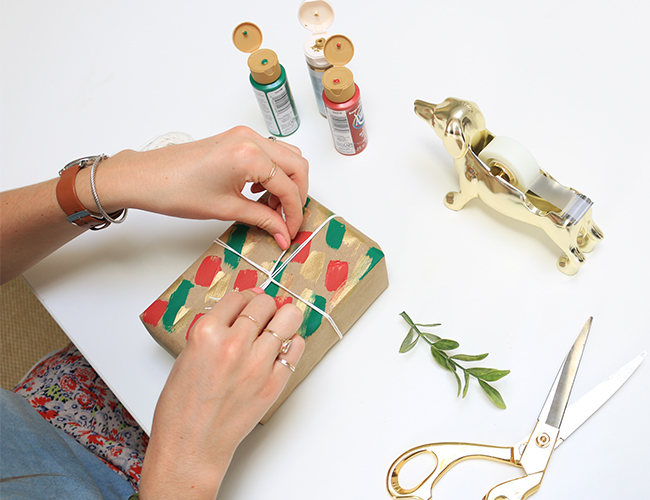 Last Minute DIY Holiday Gift Wrap