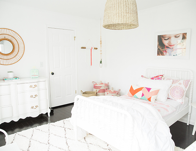 white bedroom for girl