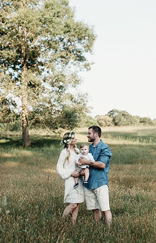 Family Picnic Photos on a Farm - Inspired by This