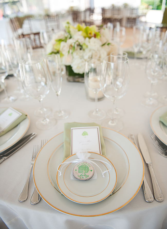 23 White and Neutral Weddings that Stand Out from the Crowd - Inspired by This