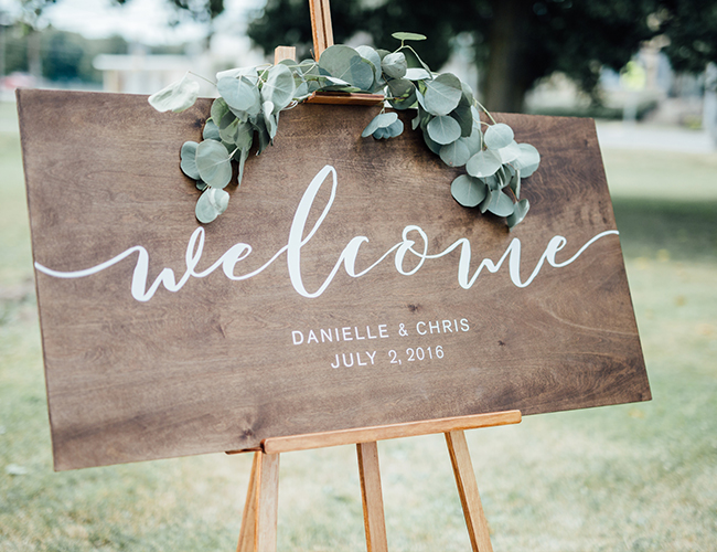 10 Signs You Have to Have at Your Wedding - Inspired by This