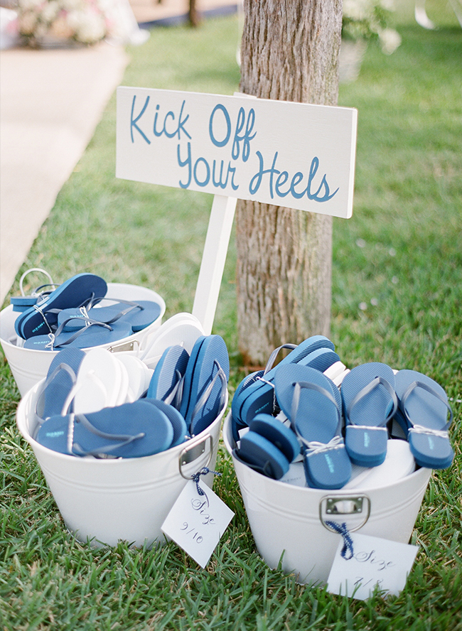 10 Signs You Have to Have at Your Wedding - Inspired by This