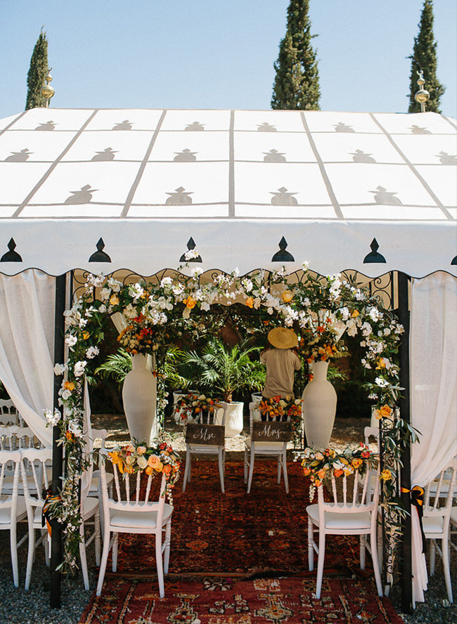 10 Signs You Have to Have at Your Wedding - Inspired by This