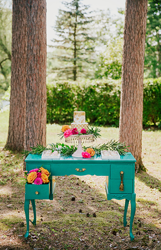 Bold & Brigth 70s Themed Bridal Shower - Inspired by This