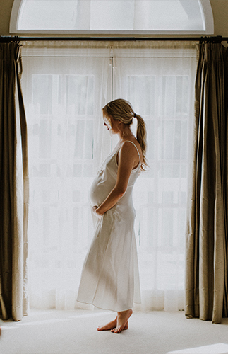 Fashionable Maternity Photos at Home - Inspired by This