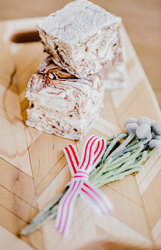 DIY Holiday Hot Chocolate Bar