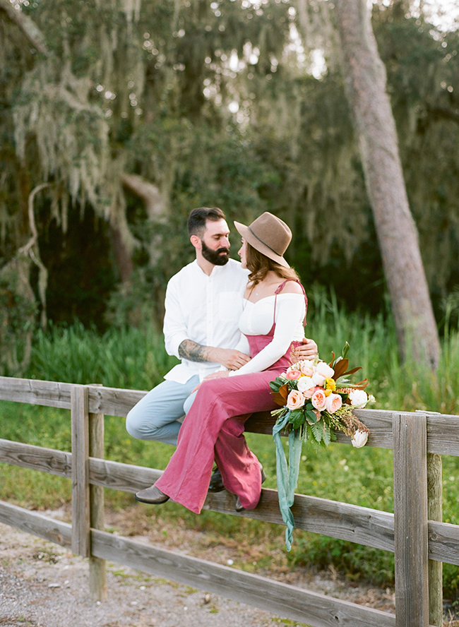 Stylish Autumn Engagement Photos