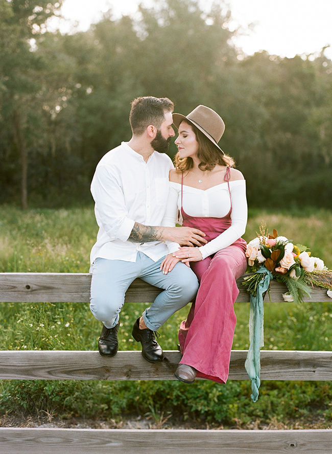 Stylish Autumn Engagement Photos