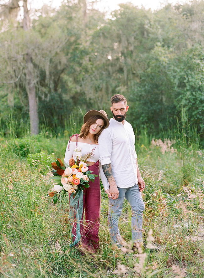 Stylish Autumn Engagement Photos