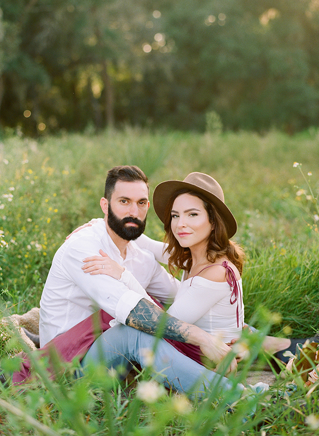 Stylish Autumn Engagement Photos