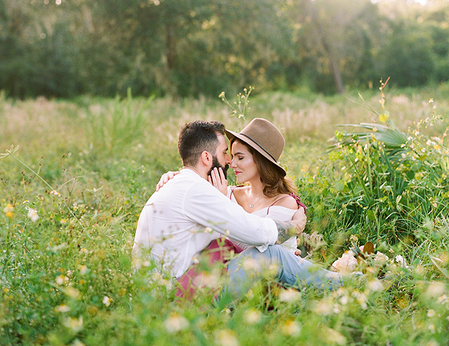 Stylish Autumn Engagement Photos