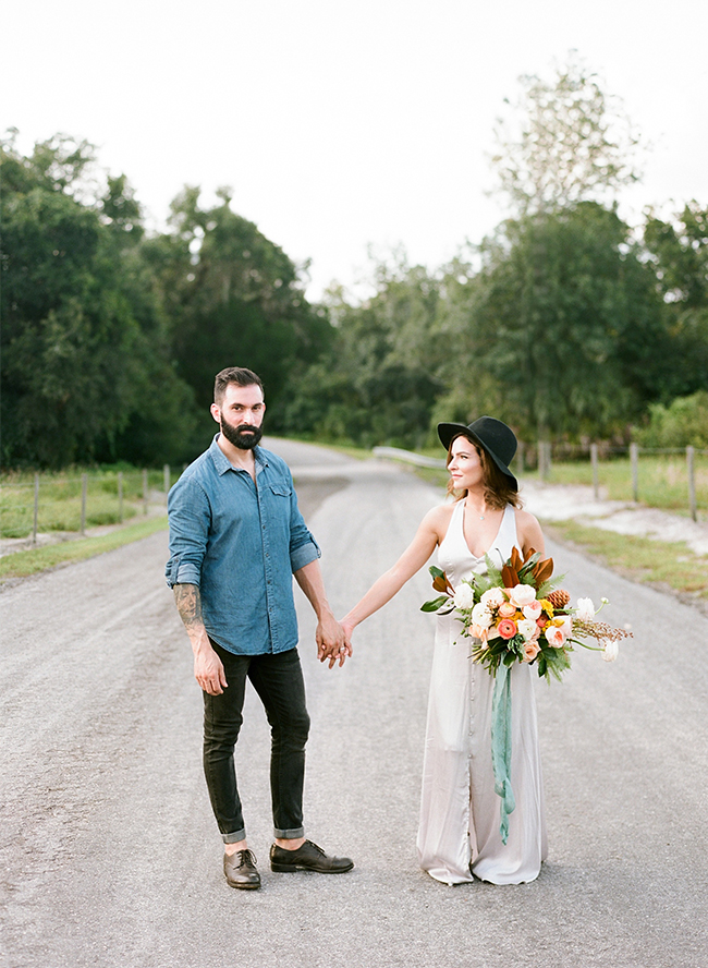 Stylish Autumn Engagement Photos