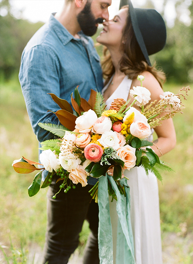 Stylish Autumn Engagement Photos