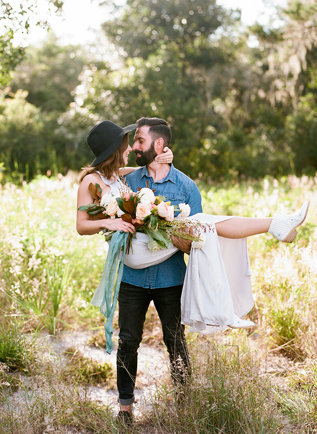 Stylish Autumn Engagement Photos