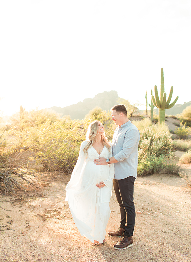 Beautiful Bright Desert Maternity Photos