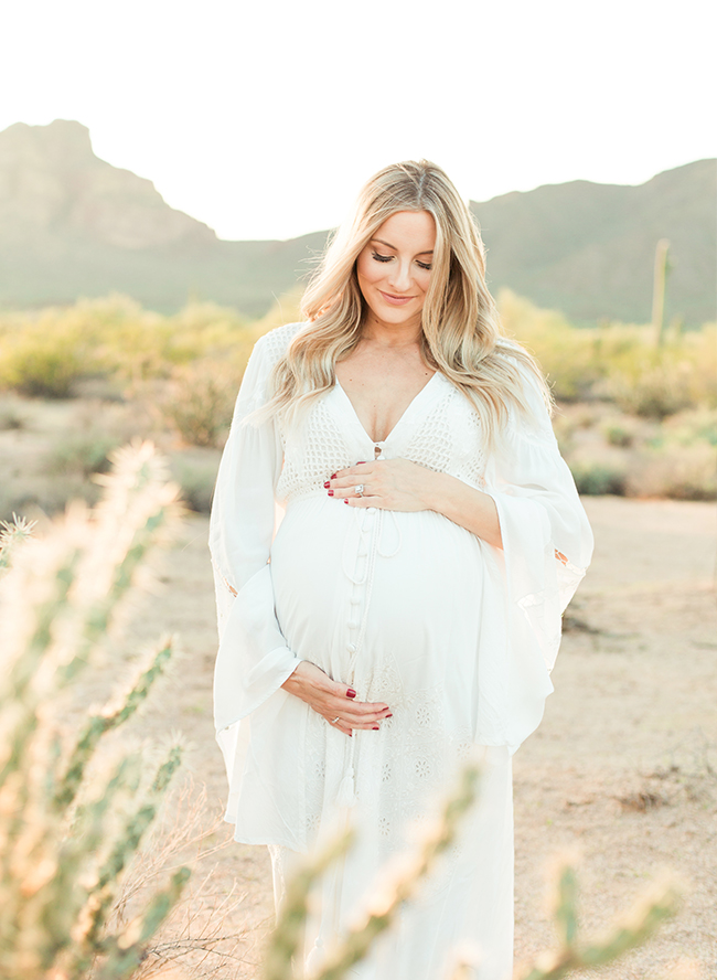 Beautiful Bright Desert Maternity Photos