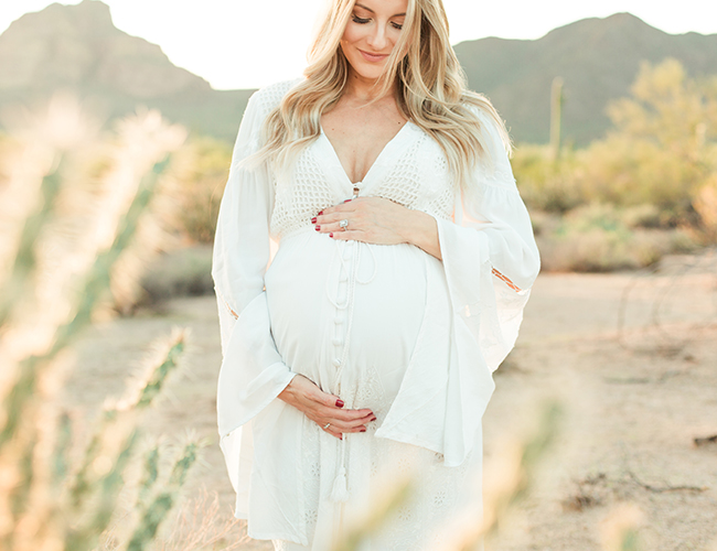 Beautiful Bright Desert Maternity Photos