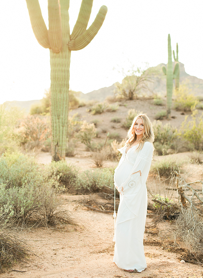 Beautiful Bright Desert Maternity Photos