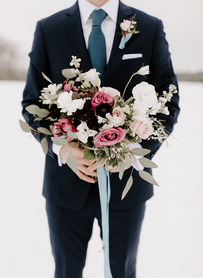 Snowy winter wedding, unique winter wedding ideas