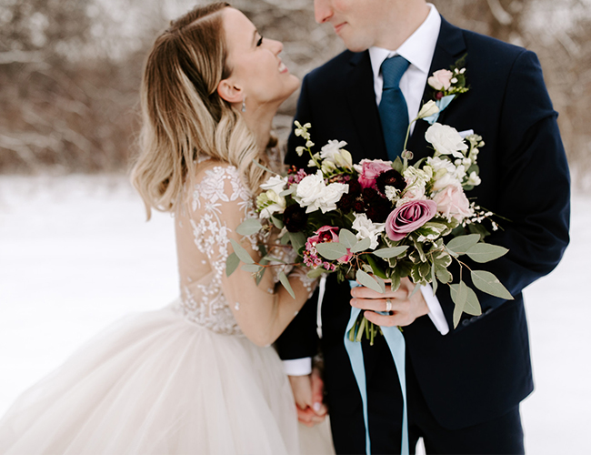 Snowy winter wedding, unique winter wedding ideas