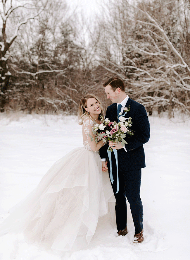 Snowy winter wedding, unique winter wedding ideas