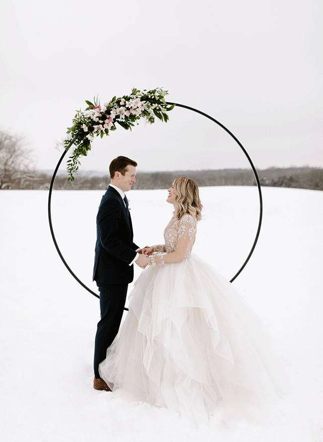 Snowy winter wedding, unique winter wedding ideas