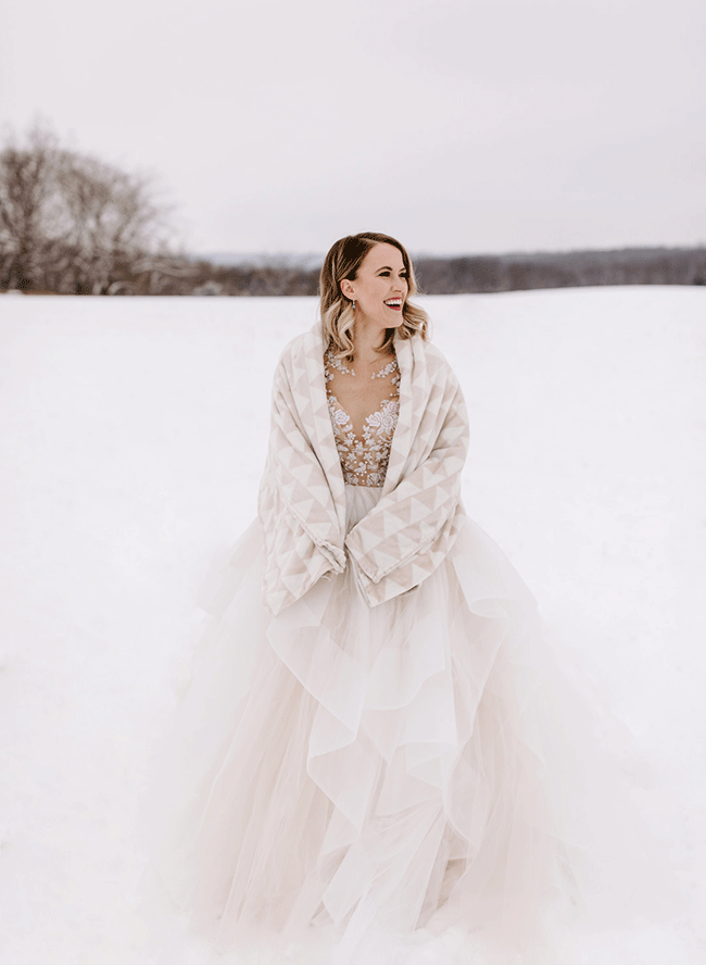 Snowy winter wedding, unique winter wedding ideas