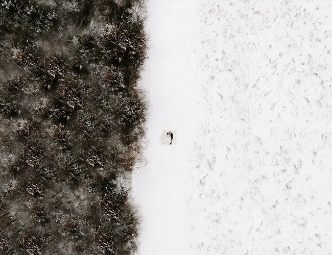 Snowy winter wedding, unique winter wedding ideas