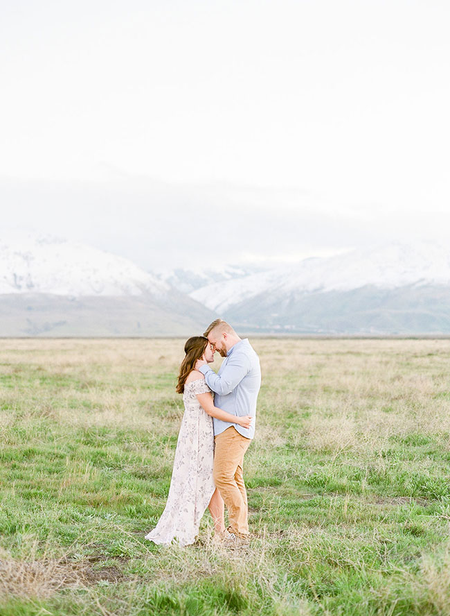 Scenic Spring Engagement Photos, outdoor engagement photos 