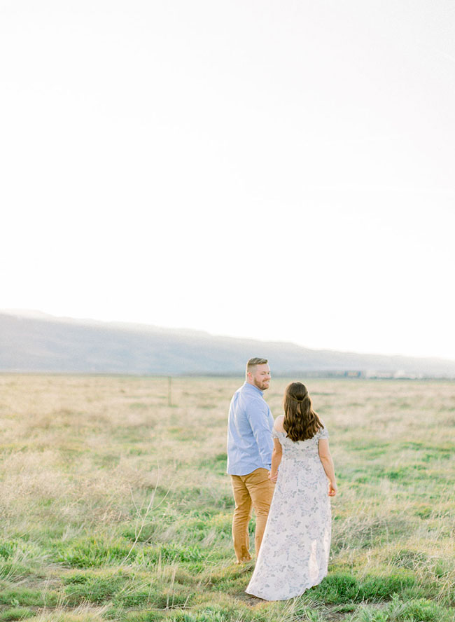 Scenic Spring Engagement Photos, outdoor engagement photos 