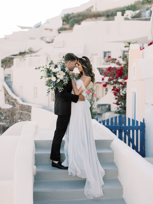 Chic wedding in Santorini - Chic & Stylish Weddings