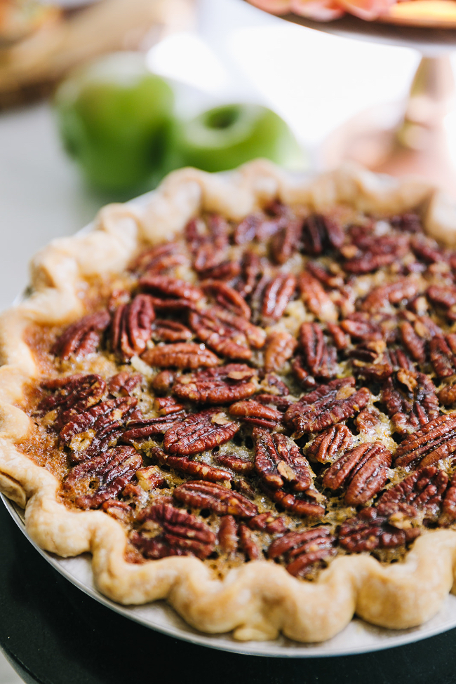 A Modern & Colorful 2021 Thanksgiving Celebration