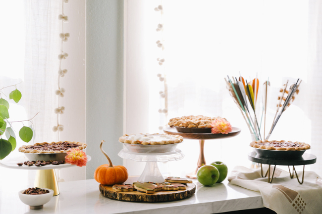 A Modern & Colorful 2021 Thanksgiving Celebration