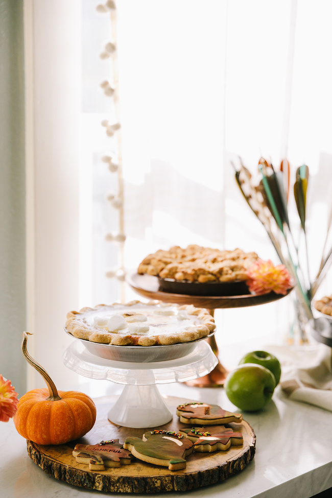 A Modern & Colorful 2021 Thanksgiving Celebration