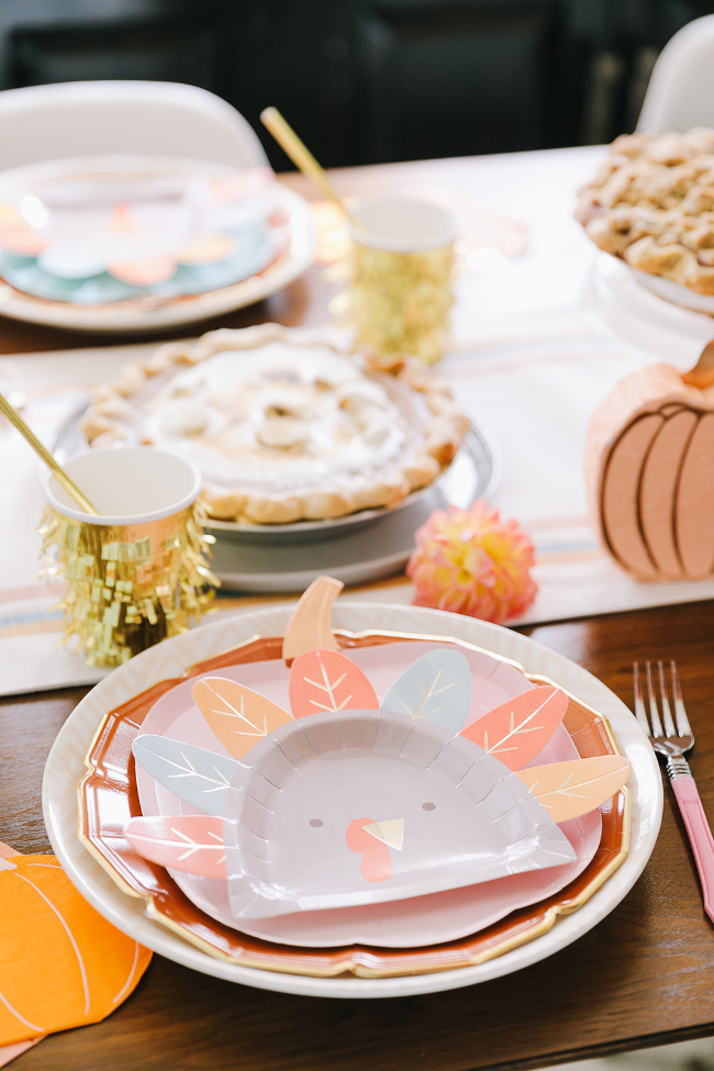 A Modern & Colorful 2021 Thanksgiving Celebration
