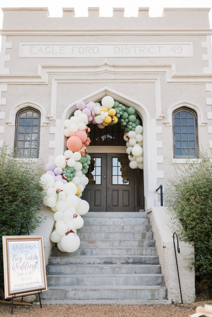 Everything's Bigger In Texas Big Fake Wedding Dallas